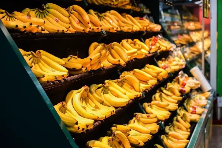bananos en supermercado